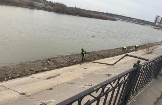 Атырауда Жайық жағасын тазалау жұмыстары жүргізілуде