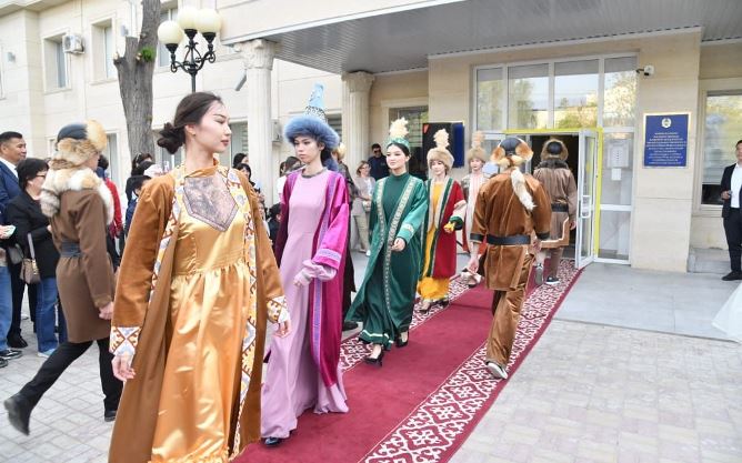 Тарихи тұлғалар “тірілді”