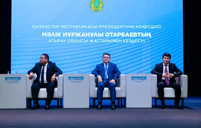 Президент кеңесшісі Мәлік Отарбаев Атырау жастарымен кездесті 