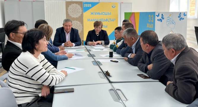 ЖҰМЫСШЫЛАР КҮНІНЕ ОРАЙ ӘЛЕУМЕТТІК СЕРІКТЕСТІККЕ БАҒЫТТАЛҒАН ДӨҢГЕЛЕК ҮСТЕЛ ӨТТІ