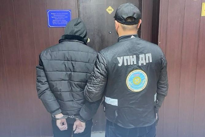 Атырауда есірткі таратумен айналысқан кәмелетке толмаған өзге облыс тұрғыны ұсталды