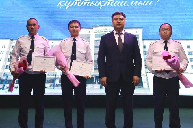 Тәртіп сақшыларына құрмет көрсетілді