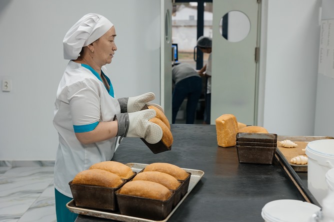 Атырау өнімі: Индердегі «Tatti Cakes» кондитерлік цехі күніне 400 дана нан пісіреді