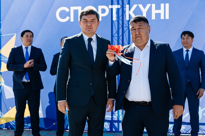Спорт күніне орай Атырауда 18 спорттық ұйымға автобустың кілті табысталды
