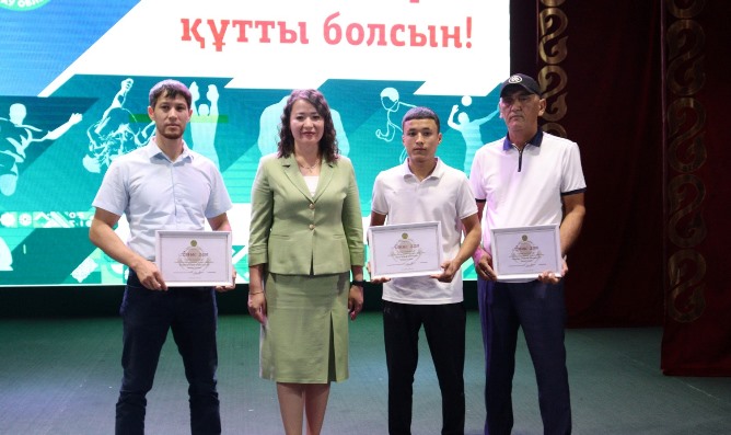 СПОРТШЫЛАР - ҚҰРМЕТ ТӨРІНДЕ
