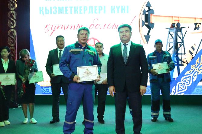 Мұнайшылар марапат төрінде