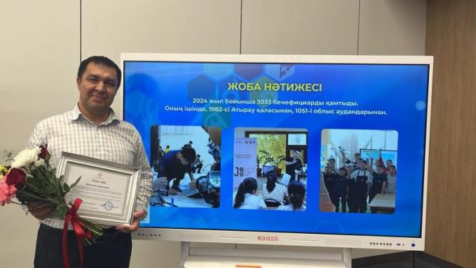 Облыс әкімі мен вице-министр «Казроботикстің" жастарды дамытуға қосқан үлесін атап өтті