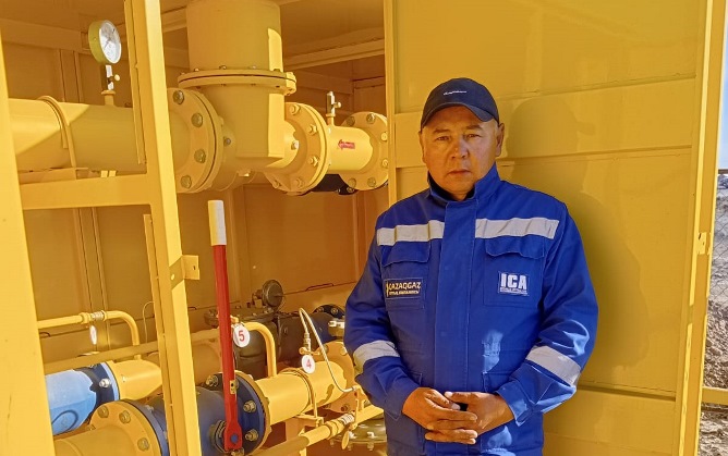 Тұрғындарға жылу сыйлаған шебер