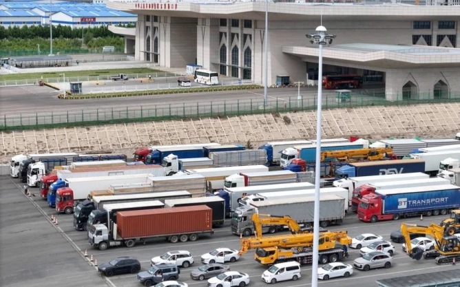 Хоргос арқылы өтетін трансшекаралық автотуризм қарқын алып келеді