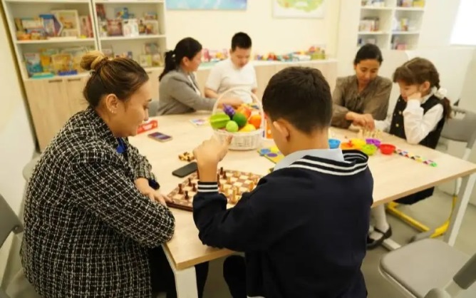 Қазақстанда балалардың ерте дамуы үшін қызметтерге тең мүмкіндік беретін құжат қабылданды