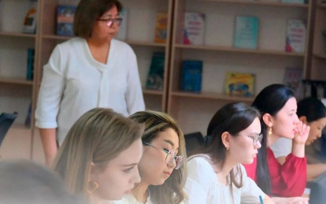    7 мыңға жуық педагог біліктілікті арттыру курстарынан өтіп жатыр