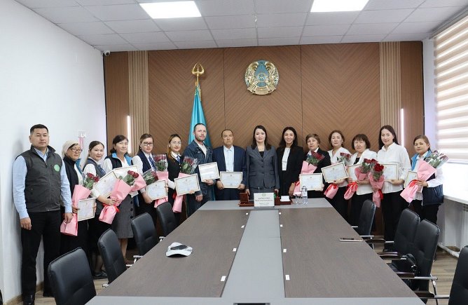 АУДАНДА ПОШТА ҚЫЗМЕТКЕРЛЕРІ МАРАПАТТАЛДЫ