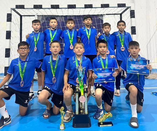 Аяқдопшылар үздік үштікте