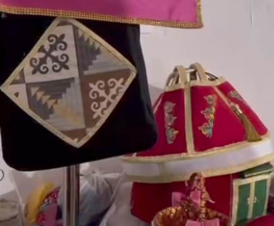 Қолөнер бұйымдарының шебері