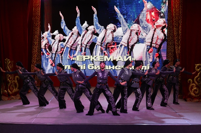 АУДАН ӨНЕРПАЗДАРЫ ЕСЕПТІК КОНЦЕРТІН БЕРДІ