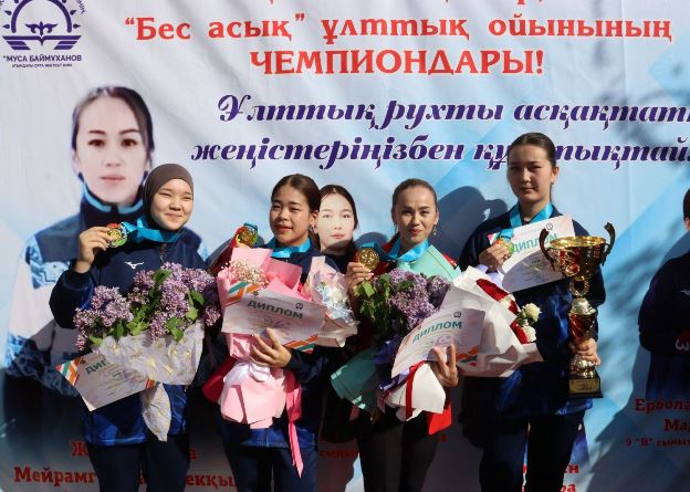 АСЫҚШЫЛАРҒА ҚҰРМЕТ КӨРСЕТІЛДІ 