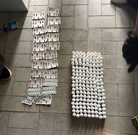Атырауда әйел адамнан 160-қа жуық психотроптық дәрі тәркіленді