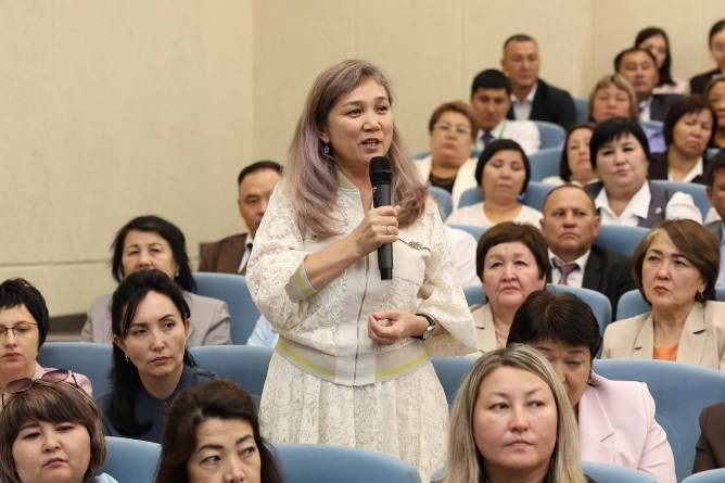 Жұлдыз Сүлейменова Павлодар облысының педагогтерімен кездесті