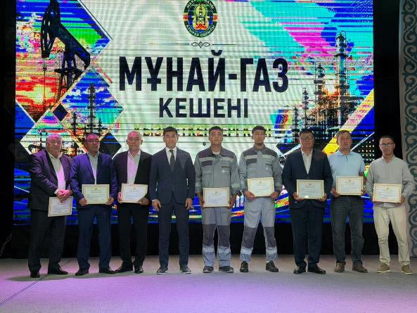 МҰНАЙ-ГАЗ САЛАСЫ ҚЫЗМЕТКЕРЛЕРІНЕ ҚҰРМЕТ КӨРСЕТІЛДІ