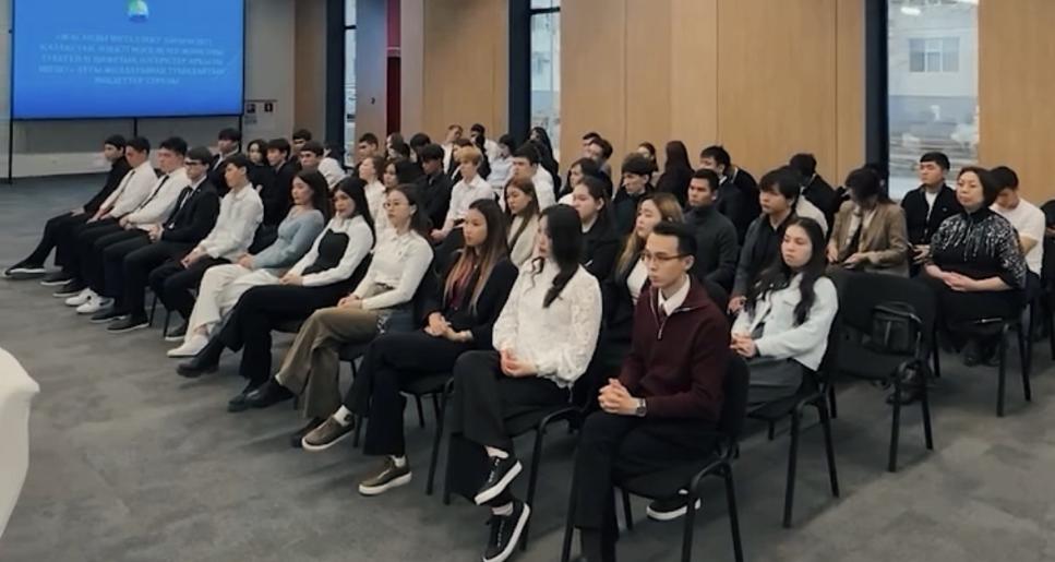 Атыраулық студенттер цифрлық даму туралы не ойлайды?