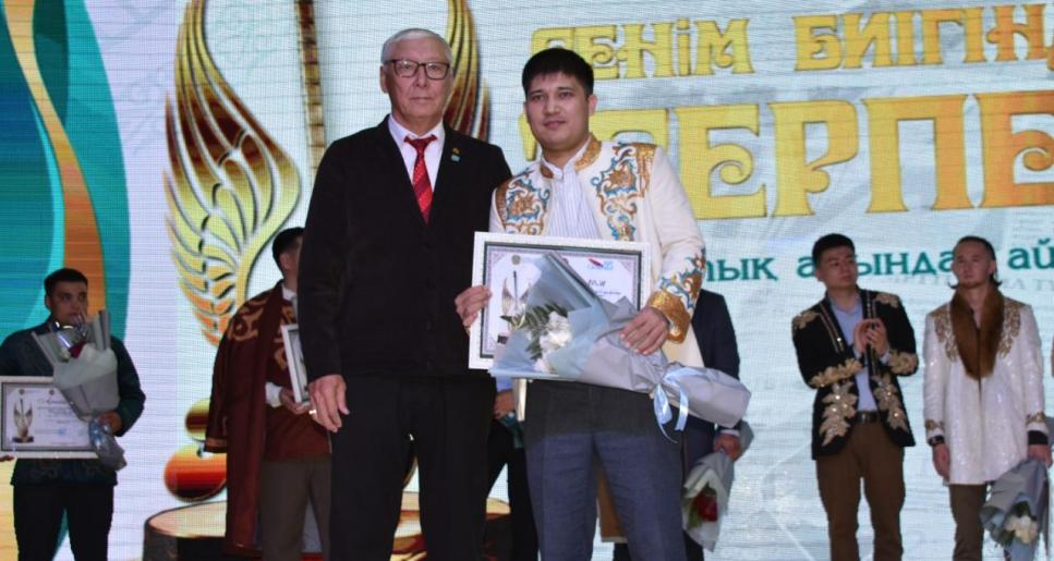 Облыстық айтыстың бірінші орын иегері
