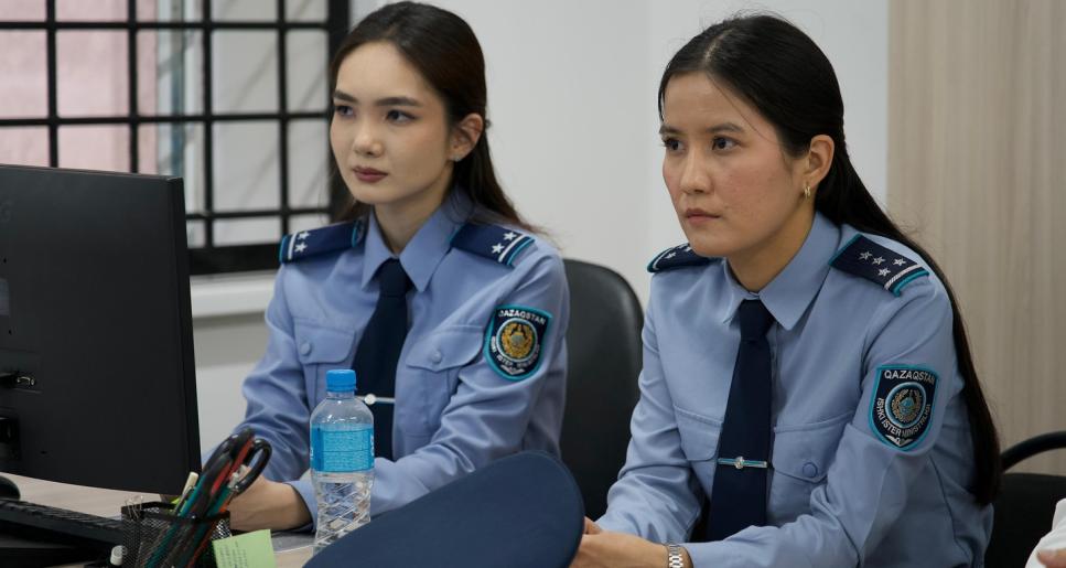 «Гендерлік зорлық-зомбылыққа қарсы белсенді 16 күн іс-әрекет»: Атырауда отбасылық қатынастарға байланысты құқық бұзғандарға кеңес берілді