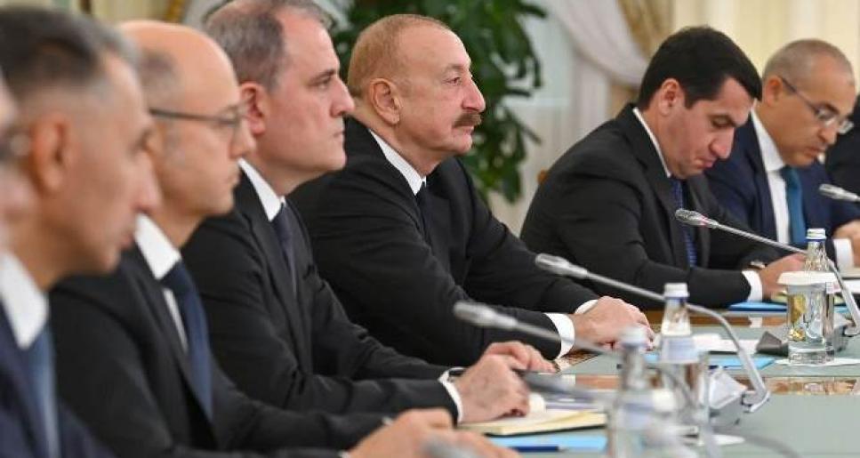 Келіссөз қорытындысы бойынша президенттер Қазақстан Республикасы мен Әзербайжан Республикасының арасындағы Стратегиялық серіктестік және одақтастық қатынастар туралы шарттың қол қойылғанына 20 жыл толуына орай Бірлескен мәлімдеме қабылдады