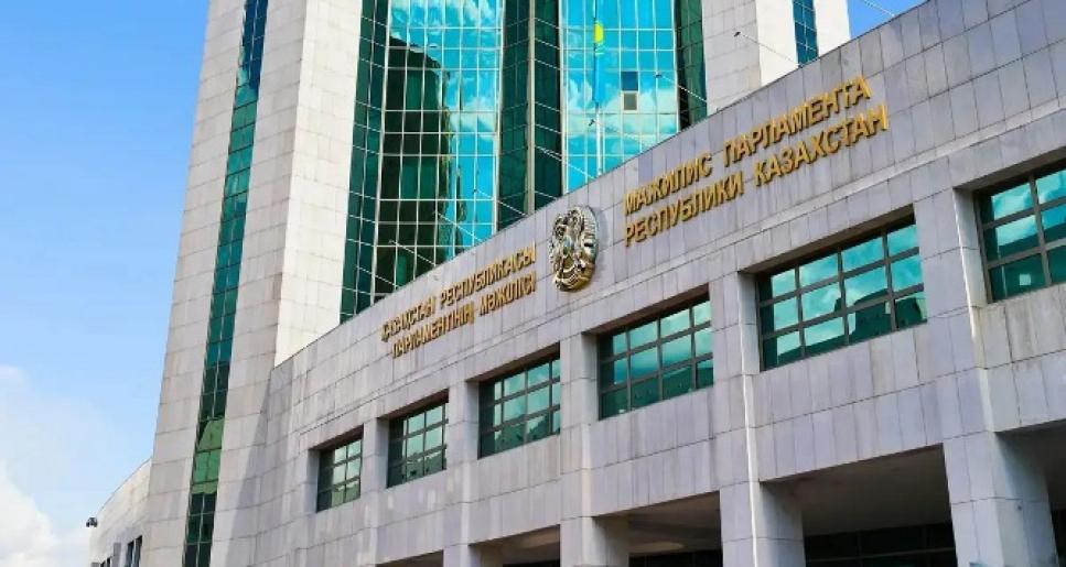 Мәжілісте заң мен тәртіп үстемдік ететін қоғам құруды көздейтін заң жобасы талқыланады