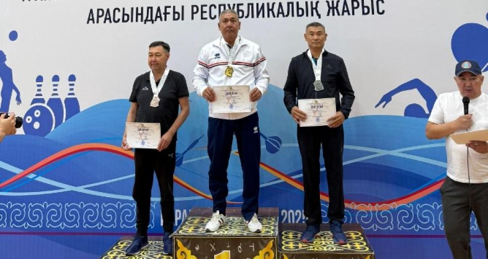 ҚАРАПАЙЫМ ЖҰМЫСШЫ – ҮШ ДҮРКІН ЧЕМПИОН