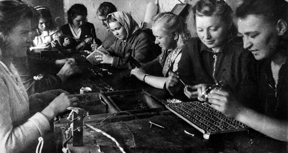 Жеңіске 80 жыл: Соғыс жылдары елімізге қандай өнеркәсіп ошақтары көшірілді