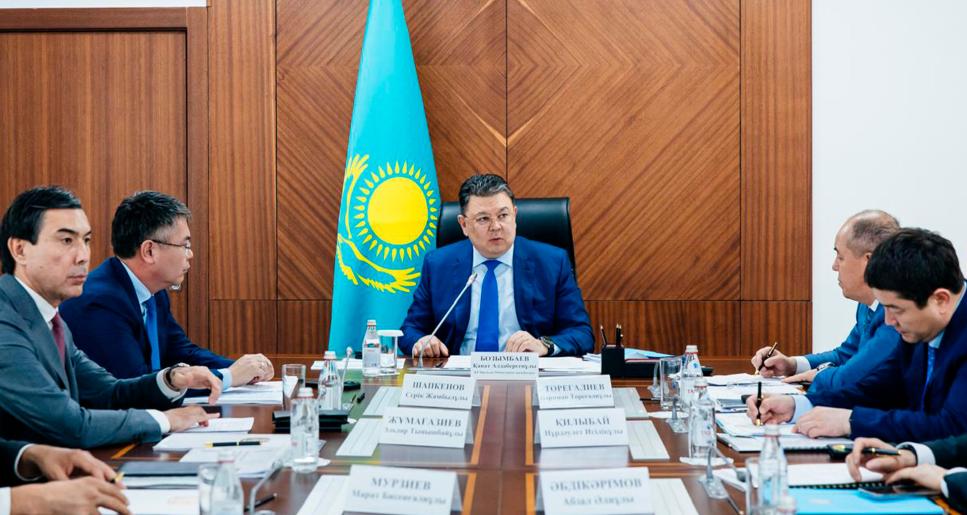Қанат Бозымбаев Атырауда өткен көшпелі отырыста облыс әкімдерімен батыс өңірлерін кешенді дамыту мәселесін талқылады