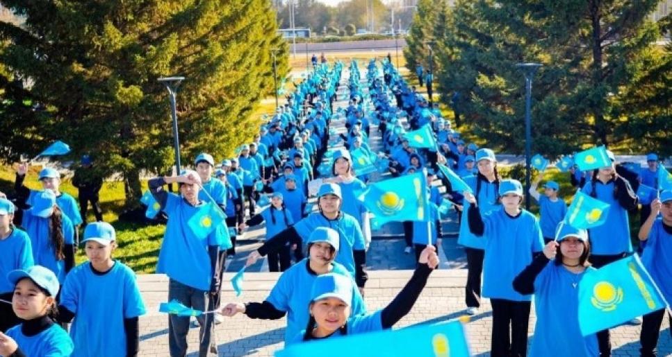 Республика күні: Астанада 1500-ден аса оқушы «Атамекен» әнін орындады
