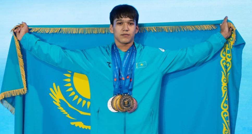 Әлихан Әскербай Астанада ауыр атлетикадан Азия чемпионы атанды