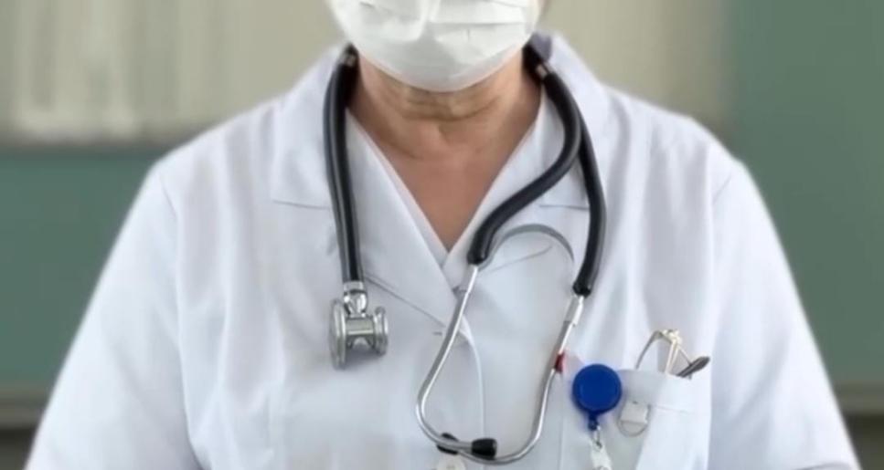 Балалар инфекционисті ата-аналарды өзбетінше емдеуден және ыстықты түсіретін дәрілерді бақылаусыз қабылдаудан сақтандырады