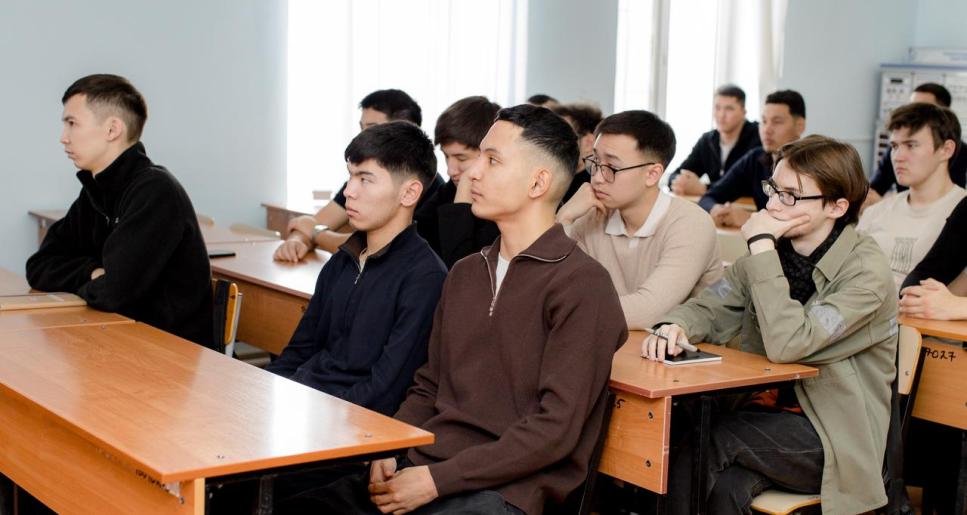 «БІРПАЛАТАЛЫ ПАРЛАМЕНТ: ҚОЛДАЙМЫН/ҚАРСЫМЫН» ТАҚЫРЫБЫНДА ЖАСТАР АРАСЫНДА КЕЗДЕСУ